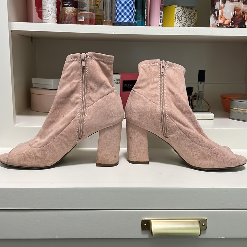 Pink suede booties - Picture 2 of 5